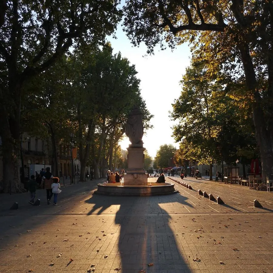 Appartement Studio zen avec balcon en plein centre à Aix-en-Provence